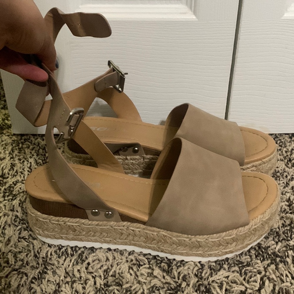 Platform sandals